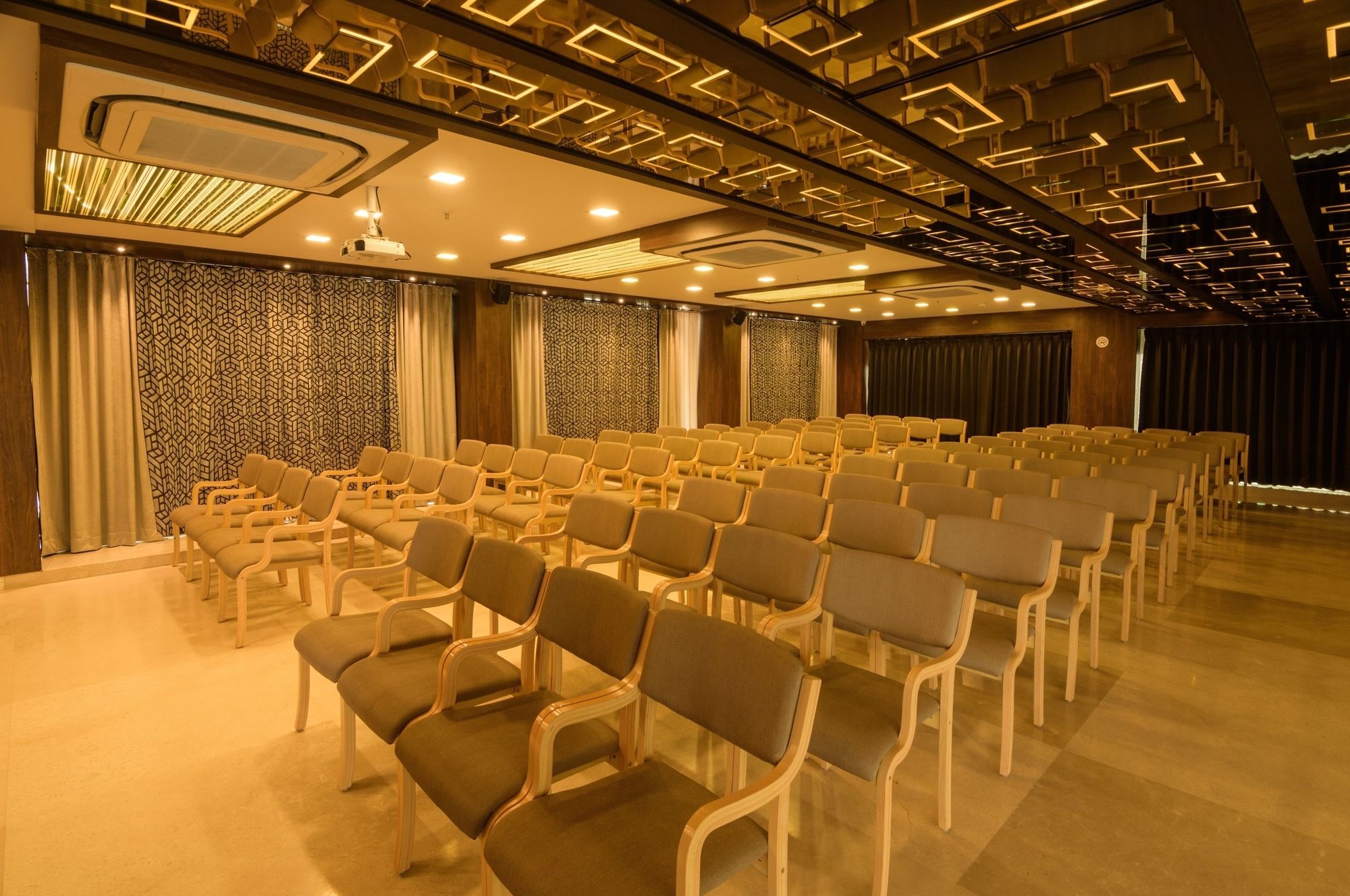 Hotel Roopa Elite Mysuru Zewnętrze zdjęcie