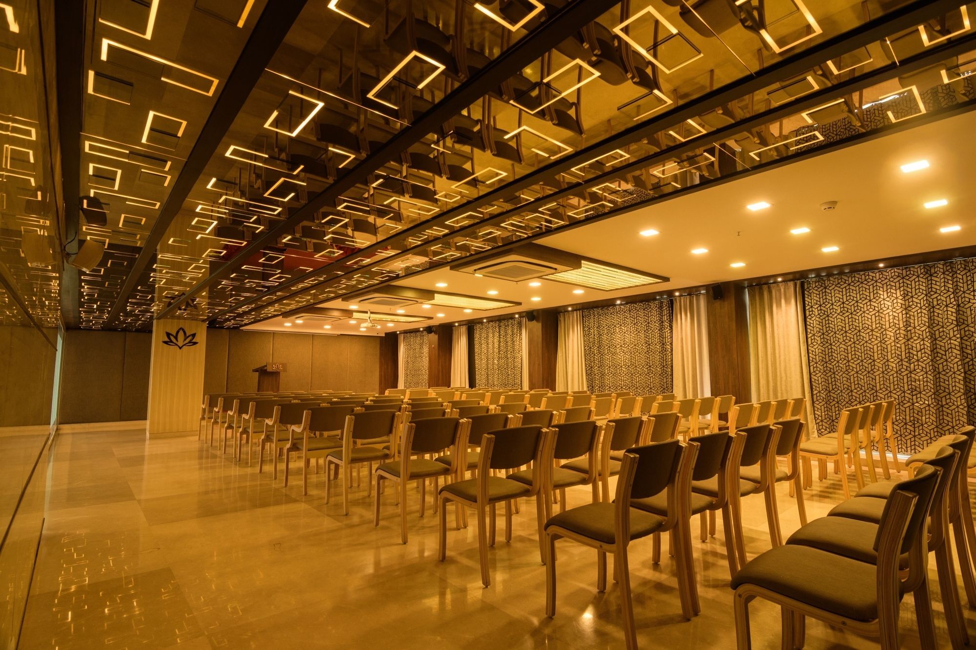Hotel Roopa Elite Mysuru Zewnętrze zdjęcie